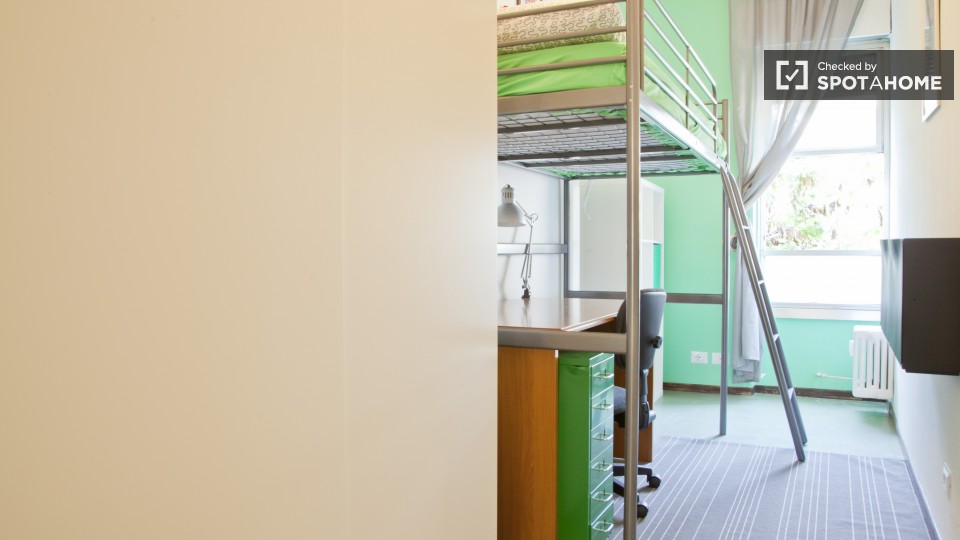 Immagine 2 di Camera condivisa in affitto  in Viale Libia a Roma