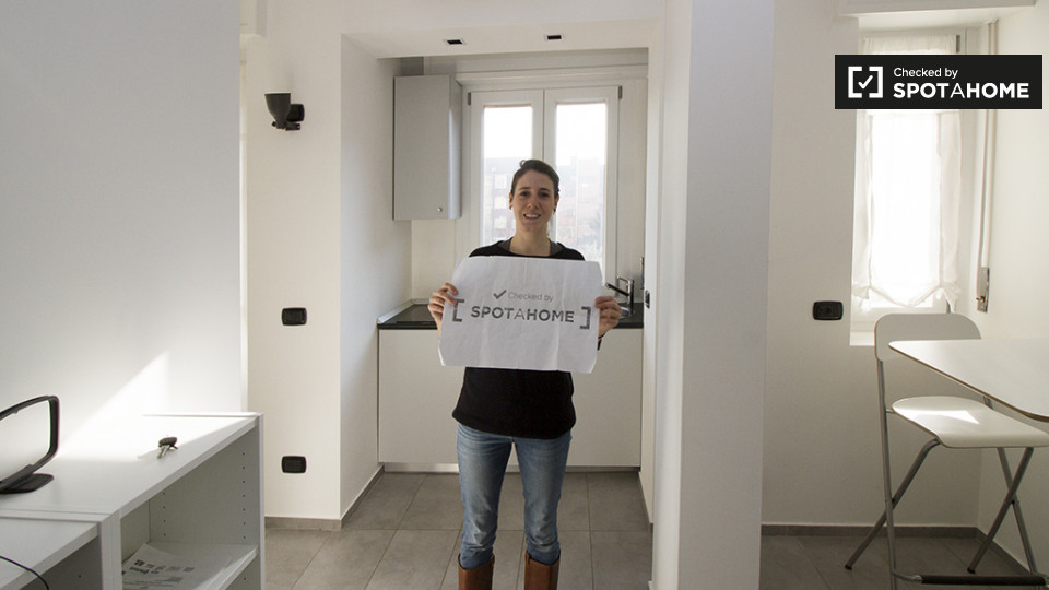 Immagine 8 di Ufficio in affitto  in Via Lorenteggio a Milano