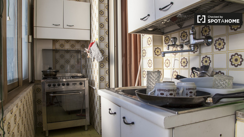 Immagine 11 di Camera condivisa in affitto  in Via Fezzan a Roma