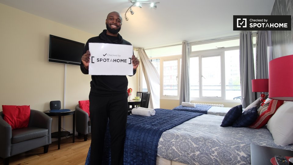 Immagine 12 di Ufficio in affitto  in Flat a 