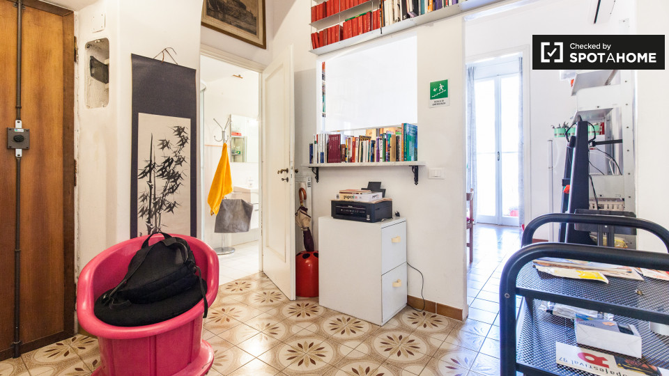 Immagine 11 di Camera condivisa in affitto  in Via Ettore Rolli a Roma