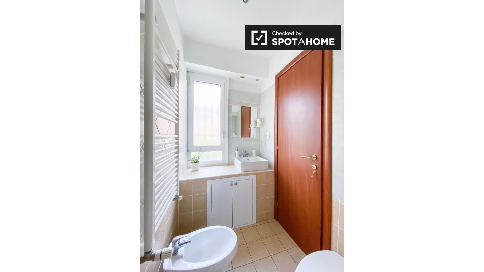 Immagine 9 di Camera condivisa in affitto  in Via Giovanni da Empoli a Roma