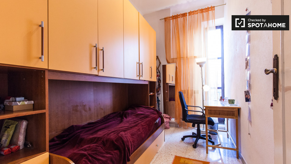 Immagine 5 di Camera condivisa in affitto  in Via Ostiense a Roma