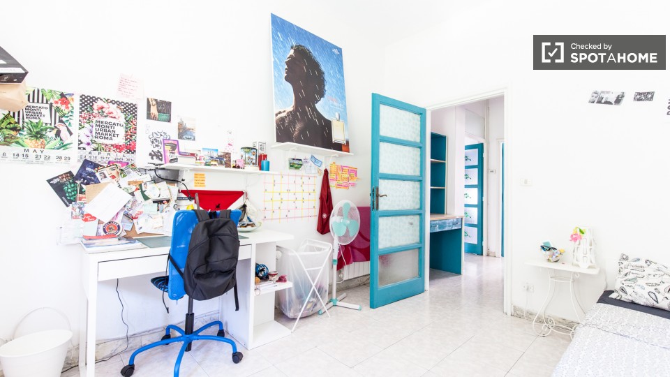 Immagine 10 di Camera condivisa in affitto  in Via delle Cave a Roma