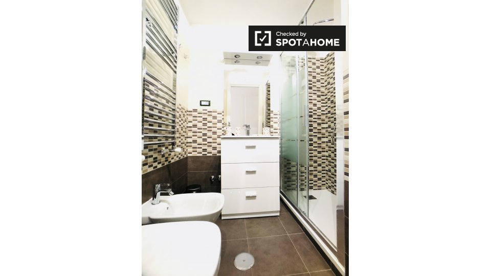 Immagine 4 di Camera condivisa in affitto  in Via Valdarno a Roma