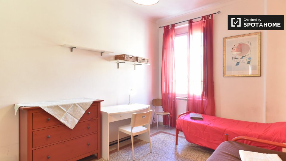 Immagine 2 di Camera condivisa in affitto  in Via Dacia a Roma