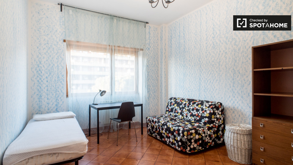 Immagine 1 di Camera condivisa in affitto  in Viale Bruno Rizzieri a Roma