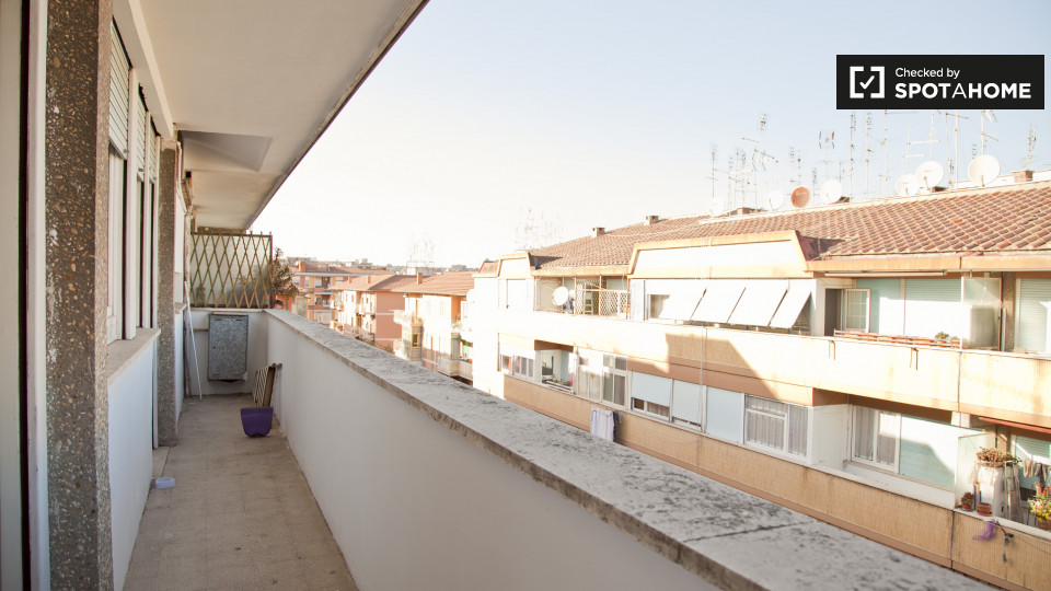 Immagine 4 di Camera condivisa in affitto  in Via Salvatore Pincherle a Roma