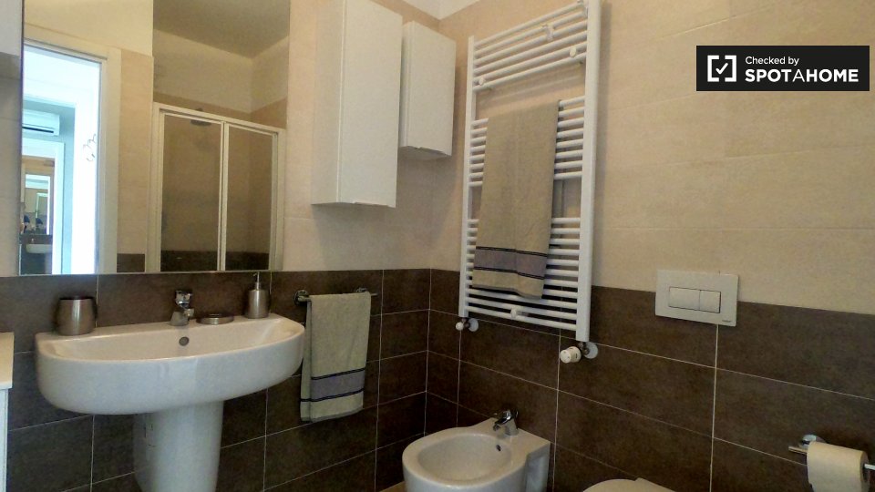 Immagine 13 di Appartamento in affitto  in Via Varesina, 20156 Milano MI, Italy a Milano