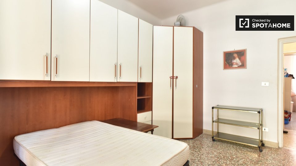 Immagine 15 di Camera condivisa in affitto  in Via Fezzan a Roma