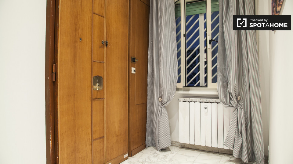 Immagine 12 di Camera condivisa in affitto  in Via Lattanzio a Roma