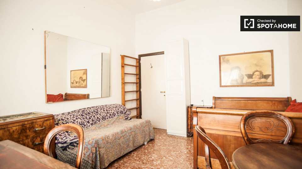 Immagine 4 di Camera condivisa in affitto  in Via Raffaele Balestra a Roma