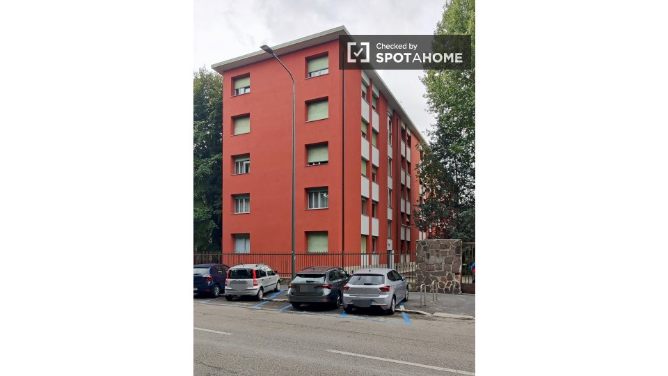 Immagine 18 di Camera condivisa in affitto  in via Barzoni a Milano