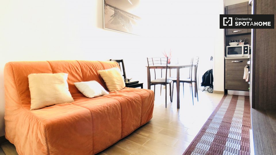 Immagine 8 di Camera condivisa in affitto  in Via Valdarno a Roma