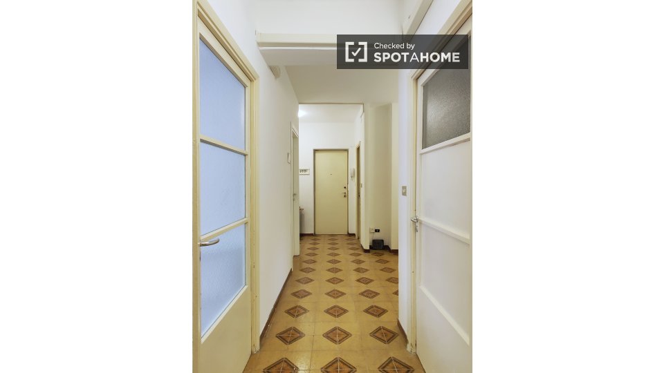 Immagine 14 di Camera condivisa in affitto  in via Barzoni a Milano