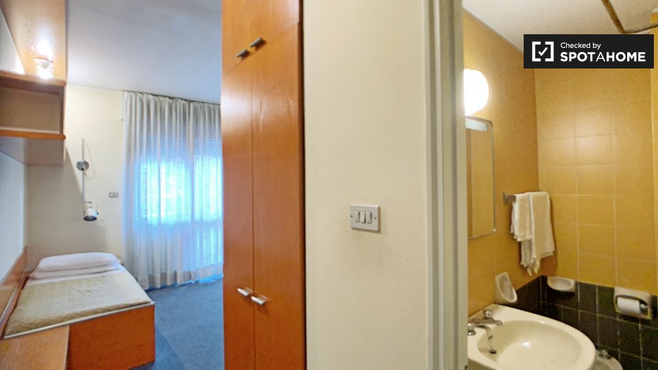 Immagine 14 di Ufficio in affitto  in Via Privata Viserba a Milano