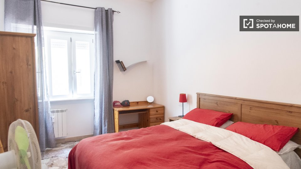 Immagine 12 di Camera condivisa in affitto  in Via Raimondo Montecuccoli a Roma