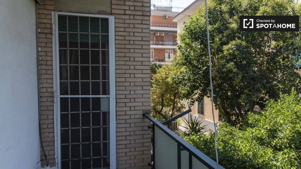 Immagine 12 di Camera condivisa in affitto  in Via di Torrevecchia a Roma