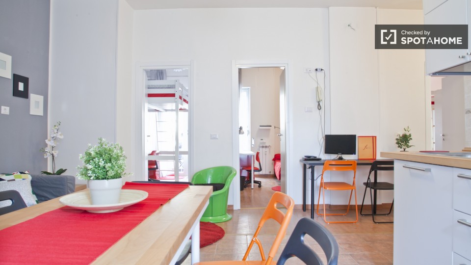 Immagine 12 di Camera condivisa in affitto  in Viale Libia a Roma