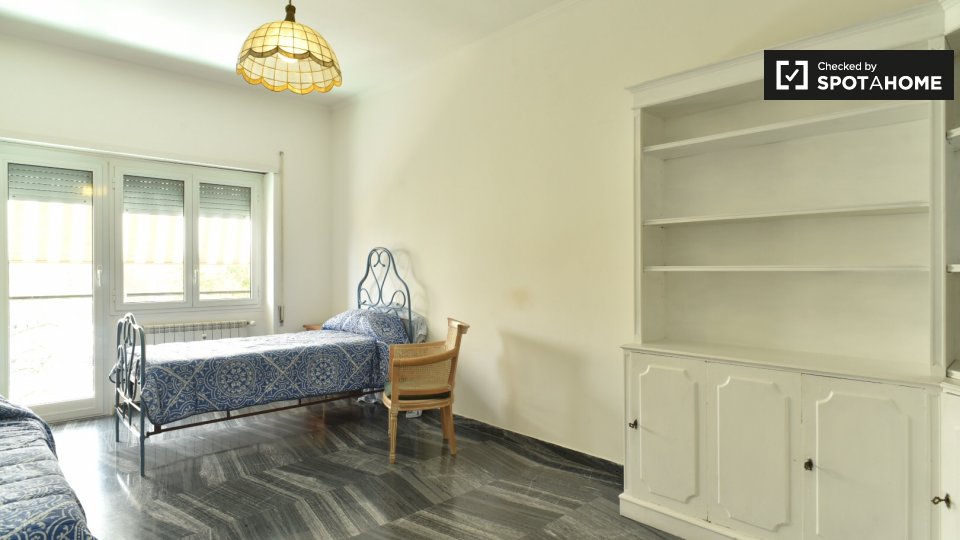 Immagine 2 di Camera condivisa in affitto  in Viale Giacomo Aicardi a Roma