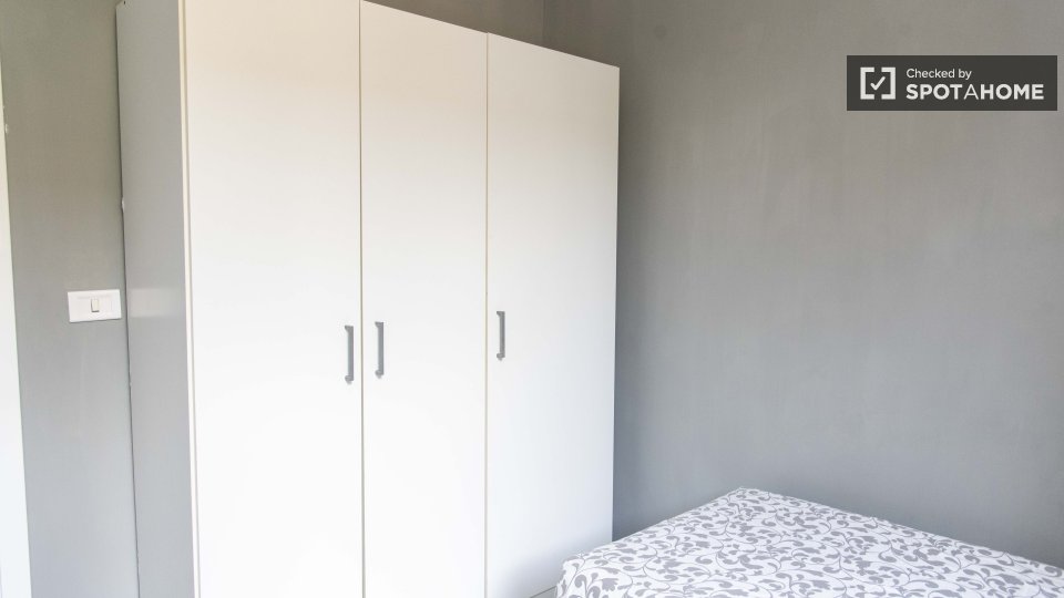 Immagine 2 di Camera condivisa in affitto  in Viale Regina Margherita, 00198 Roma RM, Italy a Roma