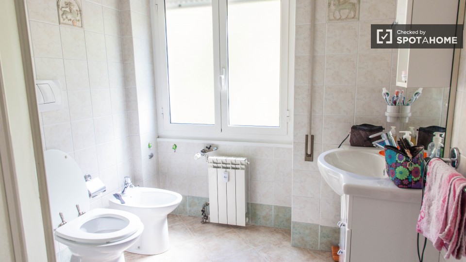 Immagine 12 di Camera condivisa in affitto  in Via Calpurnio Fiamma a Roma