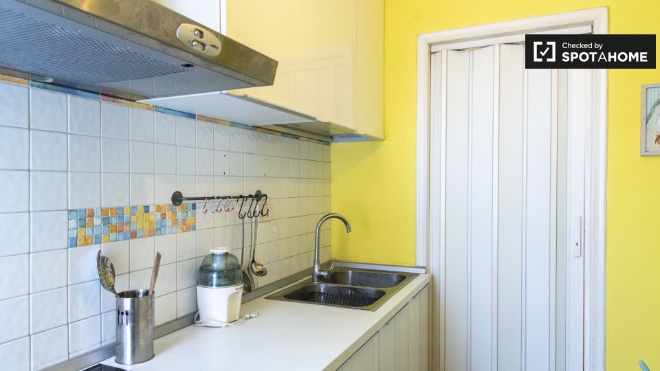 Immagine 12 di Appartamento in affitto  in Via Francesco Caracciolo a Roma