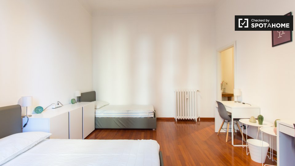 Immagine 3 di Camera condivisa in affitto  in Via Carlo Darwin a Milano