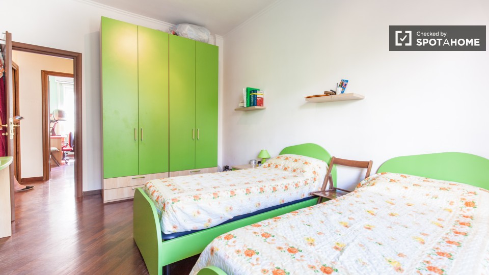 Immagine 1 di Camera condivisa in affitto  in Piazza Augusto Albini a Roma