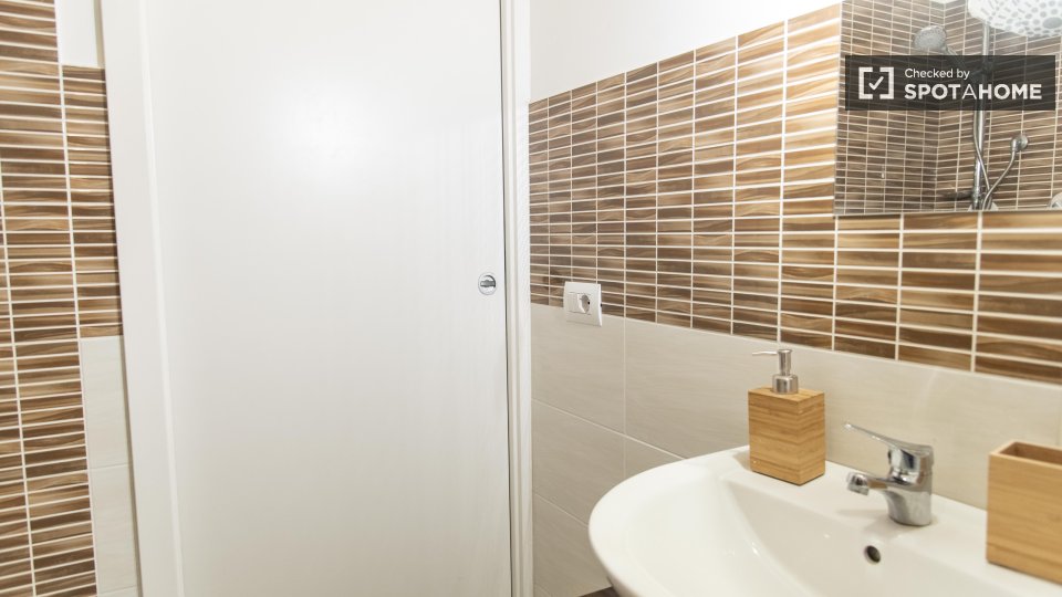 Immagine 5 di Appartamento in affitto  in Via Antonio Galtarossa a Roma