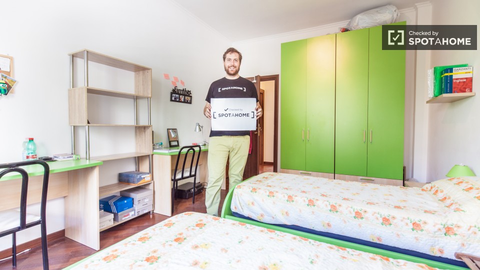 Immagine 9 di Camera condivisa in affitto  in Piazza Augusto Albini a Roma