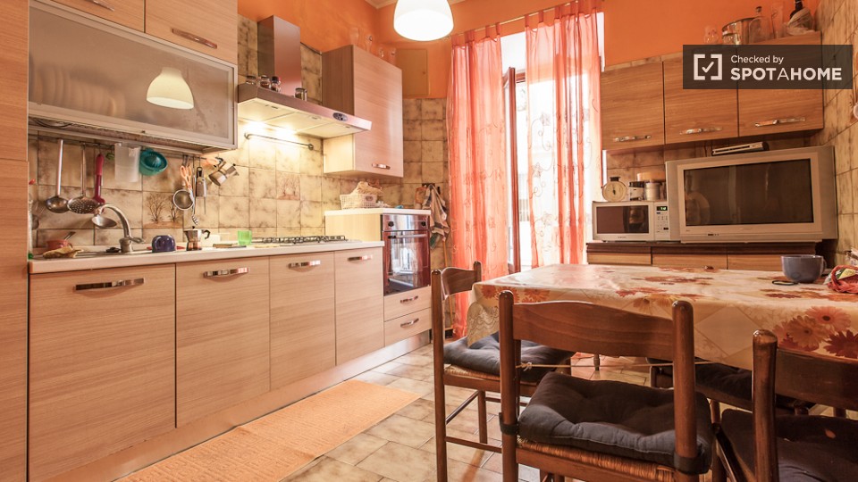 Immagine 5 di Camera condivisa in affitto  in Via Mecenate a Roma