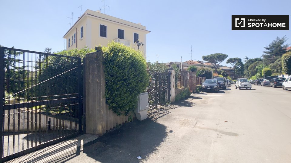 Immagine 19 di Appartamento in affitto  in Via dei Gonzaga, 00163 Roma RM, Italy a Roma