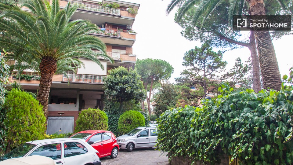 Immagine 10 di Appartamento in affitto  in Via della Pisana a Roma