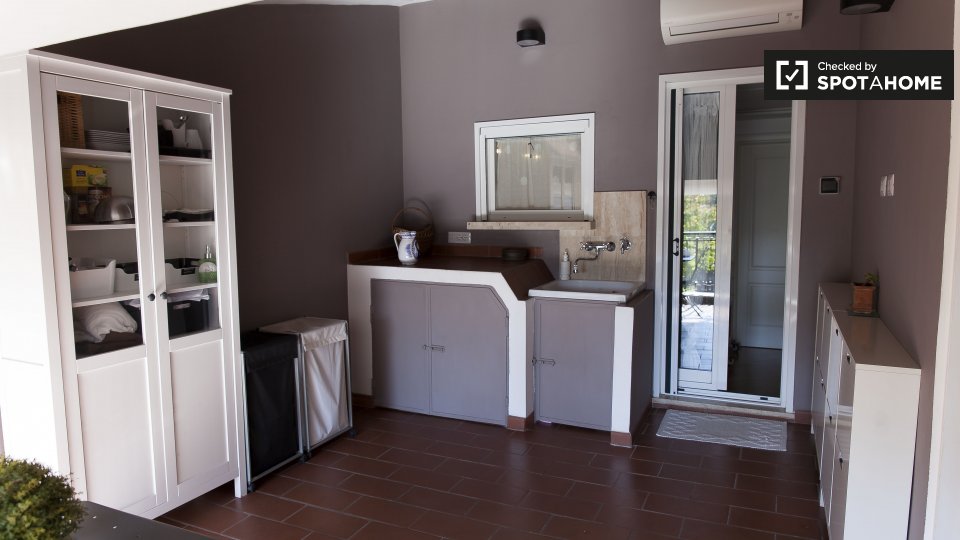 Immagine 16 di Camera condivisa in affitto  in Via Anite di Tegea a Roma