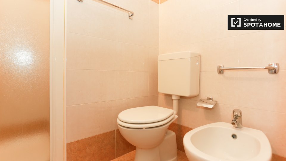 Immagine 5 di Camera condivisa in affitto  in Via Umberto Fogagnolo a Sesto San Giovanni