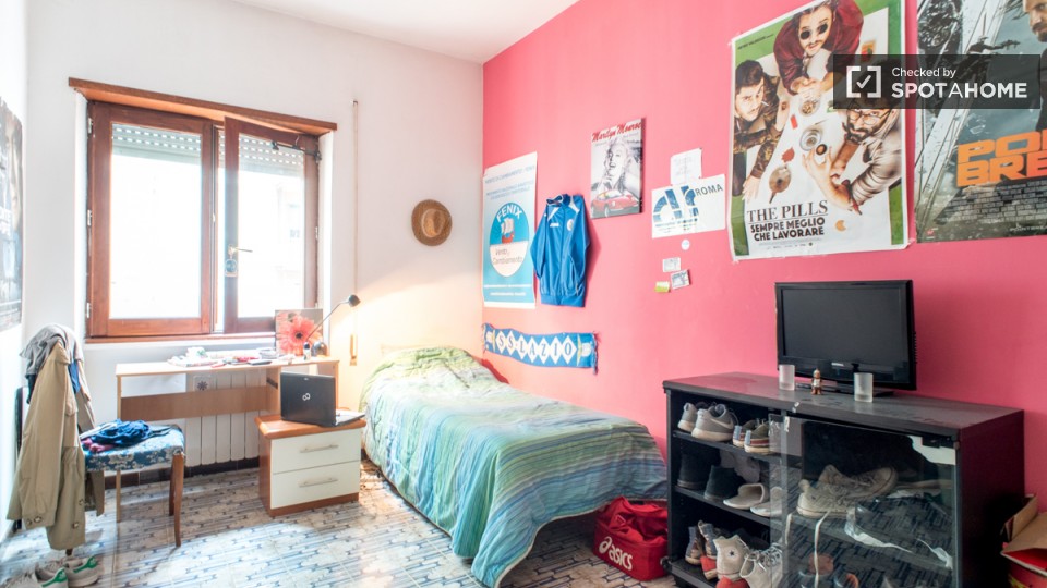 Immagine 8 di Camera condivisa in affitto  in Largo Somalia a Roma