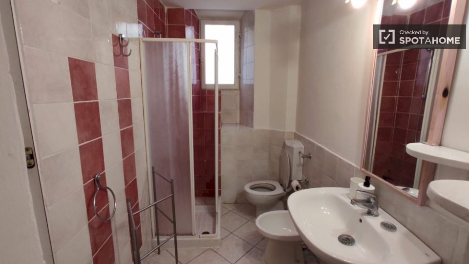 Immagine 4 di Camera condivisa in affitto  in Via Bronzino a Firenze