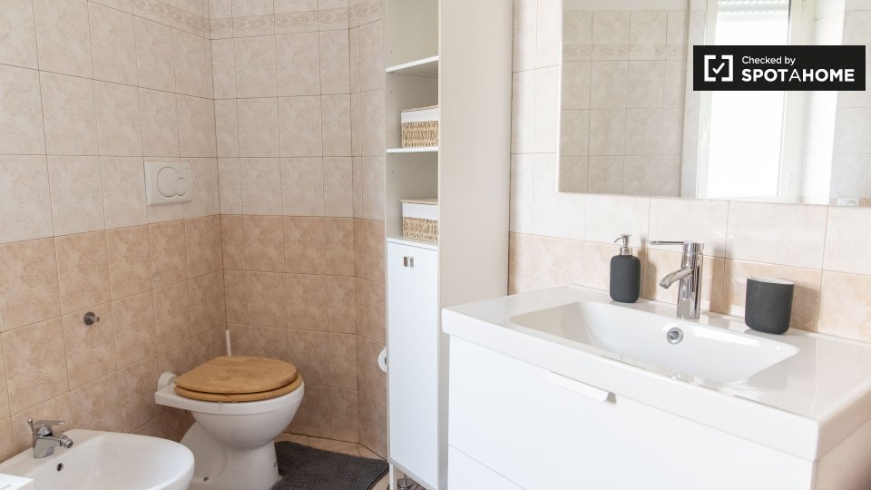 Immagine 19 di Appartamento in affitto  in Via Monte Bianco, 00141 Roma RM, Italy a Roma