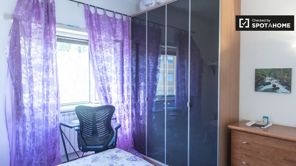 Immagine 17 di Camera condivisa in affitto  in Via Baldassarre Orero, 00159 Roma RM, Italy a Roma