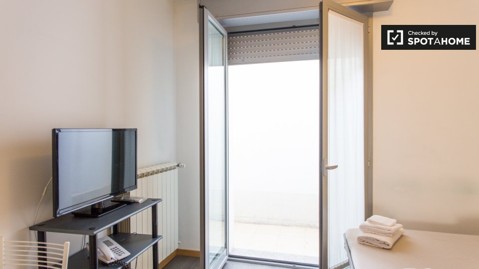 Immagine 5 di Ufficio in affitto  in Via Privata Leonardo Bruni, 20158 Milano MI, Italy a Milano