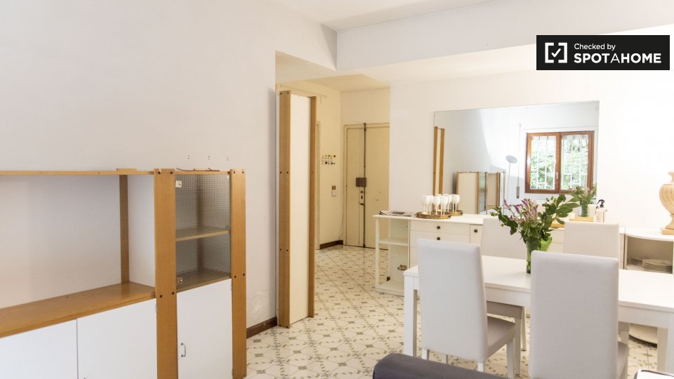 Immagine 18 di Appartamento in affitto  in Via Pieve di Cadore a Roma