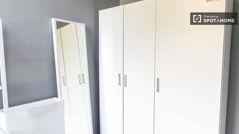 Immagine 4 di Camera condivisa in affitto  in Viale Regina Margherita, 00198 Roma RM, Italy a Roma