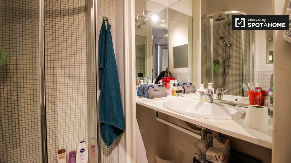 Immagine 17 di Camera condivisa in affitto  in Corso S. Maurizio a Torino