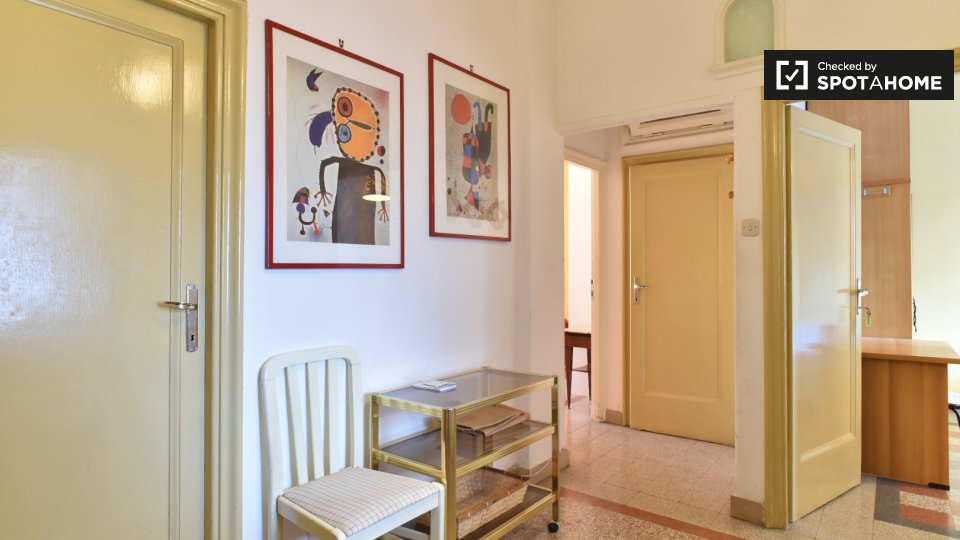 Immagine 15 di Camera condivisa in affitto  in Via Dacia a Roma