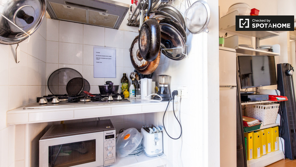 Immagine 15 di Camera condivisa in affitto  in Via Ettore Rolli a Roma