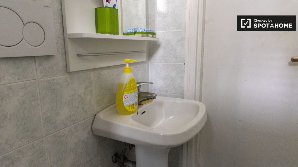 Immagine 9 di Camera condivisa in affitto  in Via Giacomo Trevis a Roma