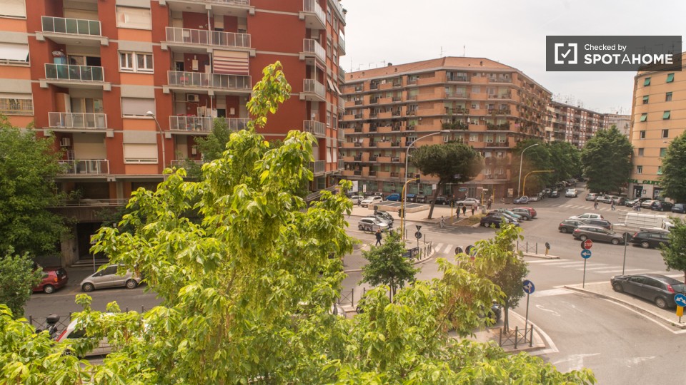 Immagine 16 di Camera condivisa in affitto  in Via delle Cave a Roma