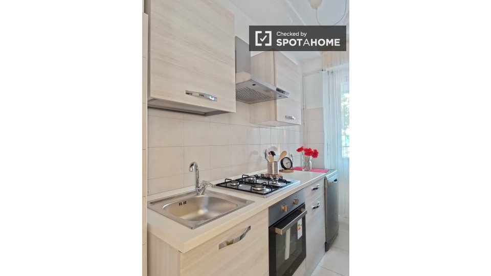 Immagine 5 di Camera condivisa in affitto  in via Barzoni a Milano