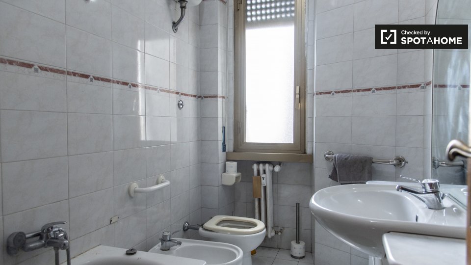 Immagine 9 di Camera condivisa in affitto  in Via Bartolomeo Colleoni a Roma